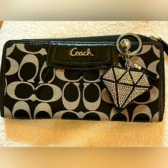 Coach wallet EUC - Picture 1 of 4